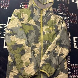 Youth reversible Kuiu jacket size medium